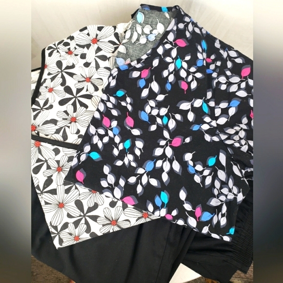 Lot of 4 Scrub Pieces 2 Tops and 2 pair of Black Pants Sz XL - Picture 1 of 11